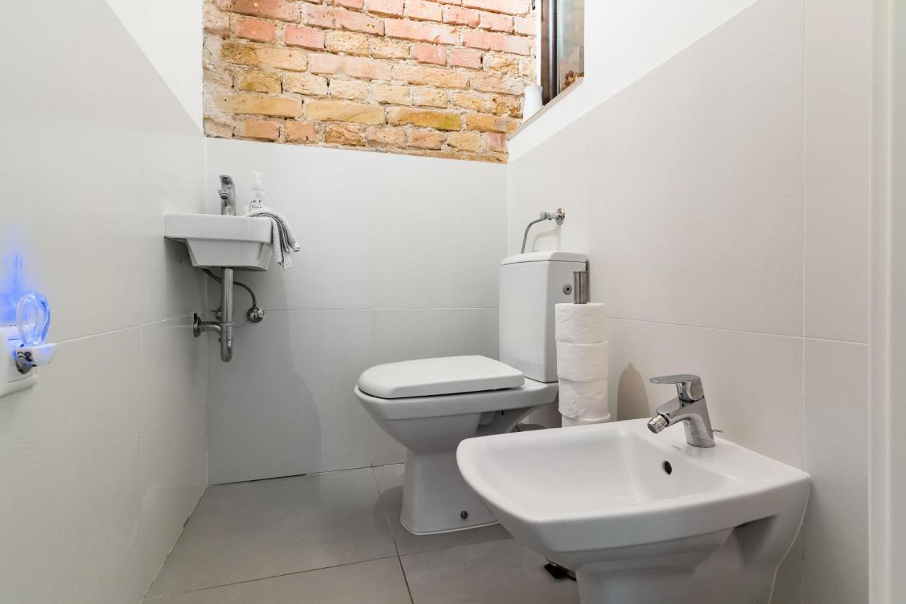Z38 Downtown Loft Apartment บูดาเปสต์ ภายนอก รูปภาพ